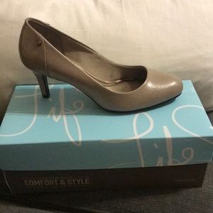 Neutral comfortable heels, brand new